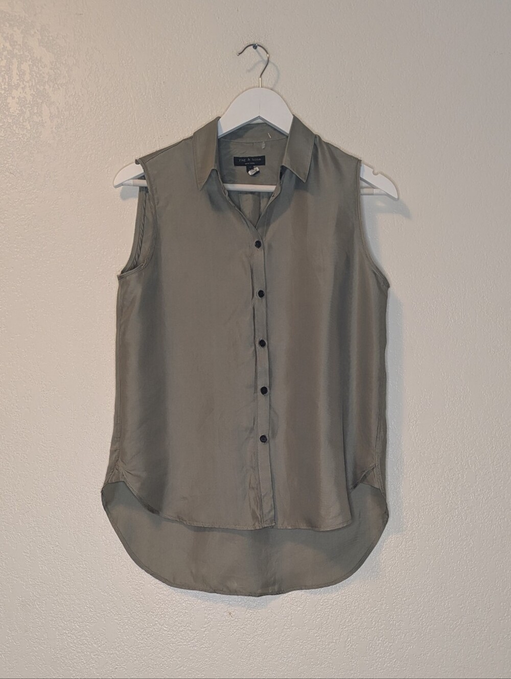 Rag & Bone 100% Silk Sleeveless Button-Front Blouse in Olive Green